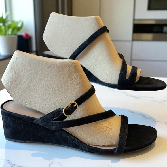 Stuart Weitzman Buckle Wedge Suede Sandal size 7.5 - Picture 5 of 12